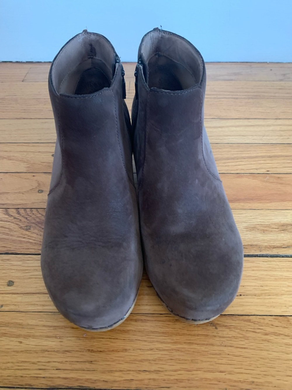 Dansko Maria 38 Brown Ankle Booties - Picture 5 of 7